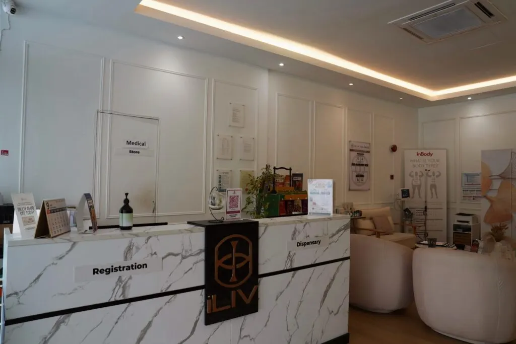 Kaunter pendaftaran dan dispensari iLIV Clinic Damansara