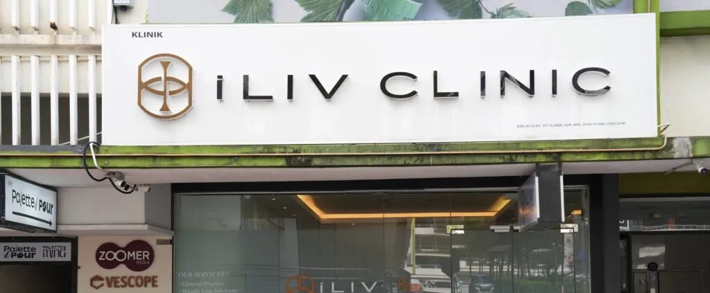 Papan tanda iLIV Clinic di hadapan premis Neo Damansara, Damansara Perdana