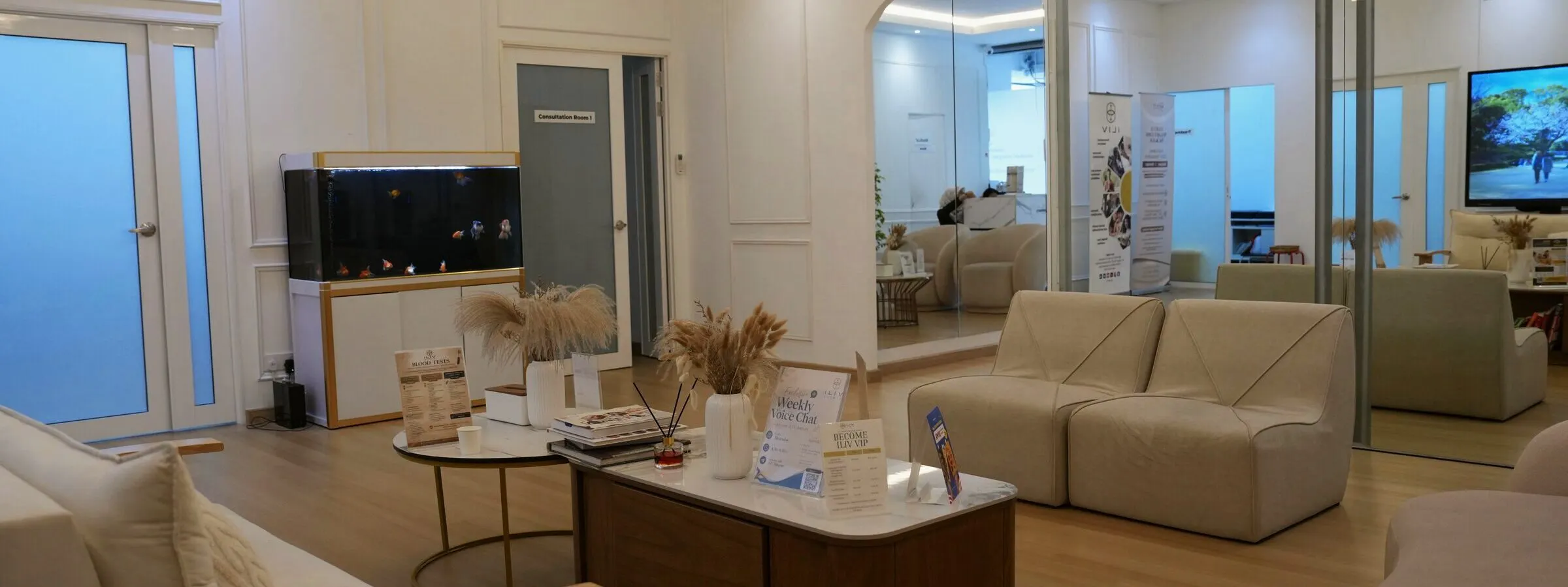 Ruang menunggu iLIV Clinic Damansara, pandangan luas
