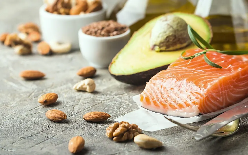 Salmon, avokado, badam dan minyak olive
