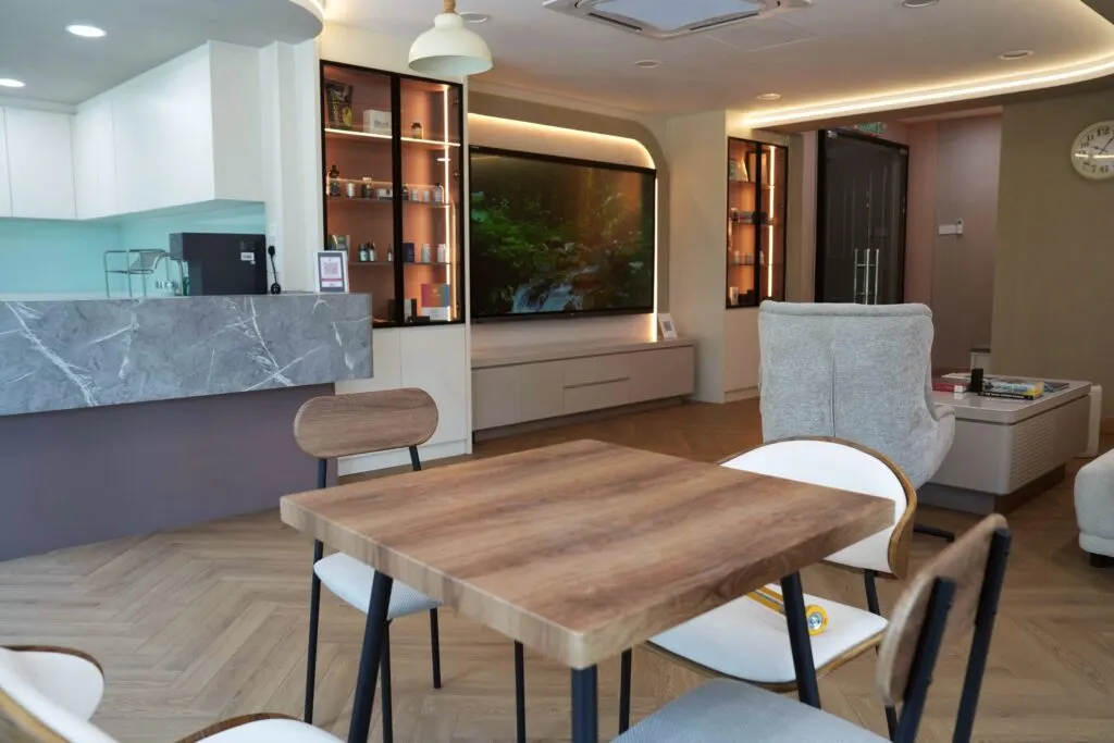 Meja di ruang kafe iLIV I-City
