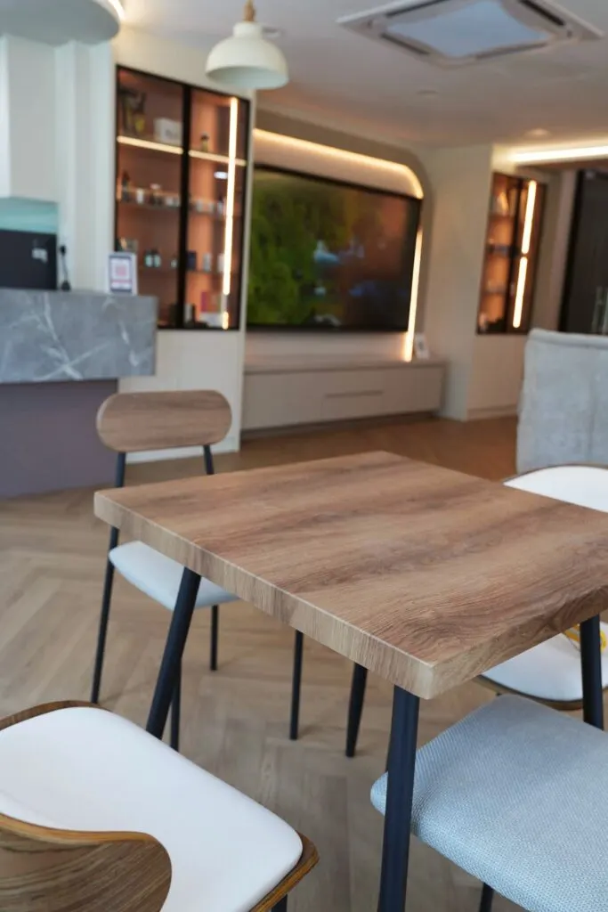 Ruang kafe di iLIV I-City